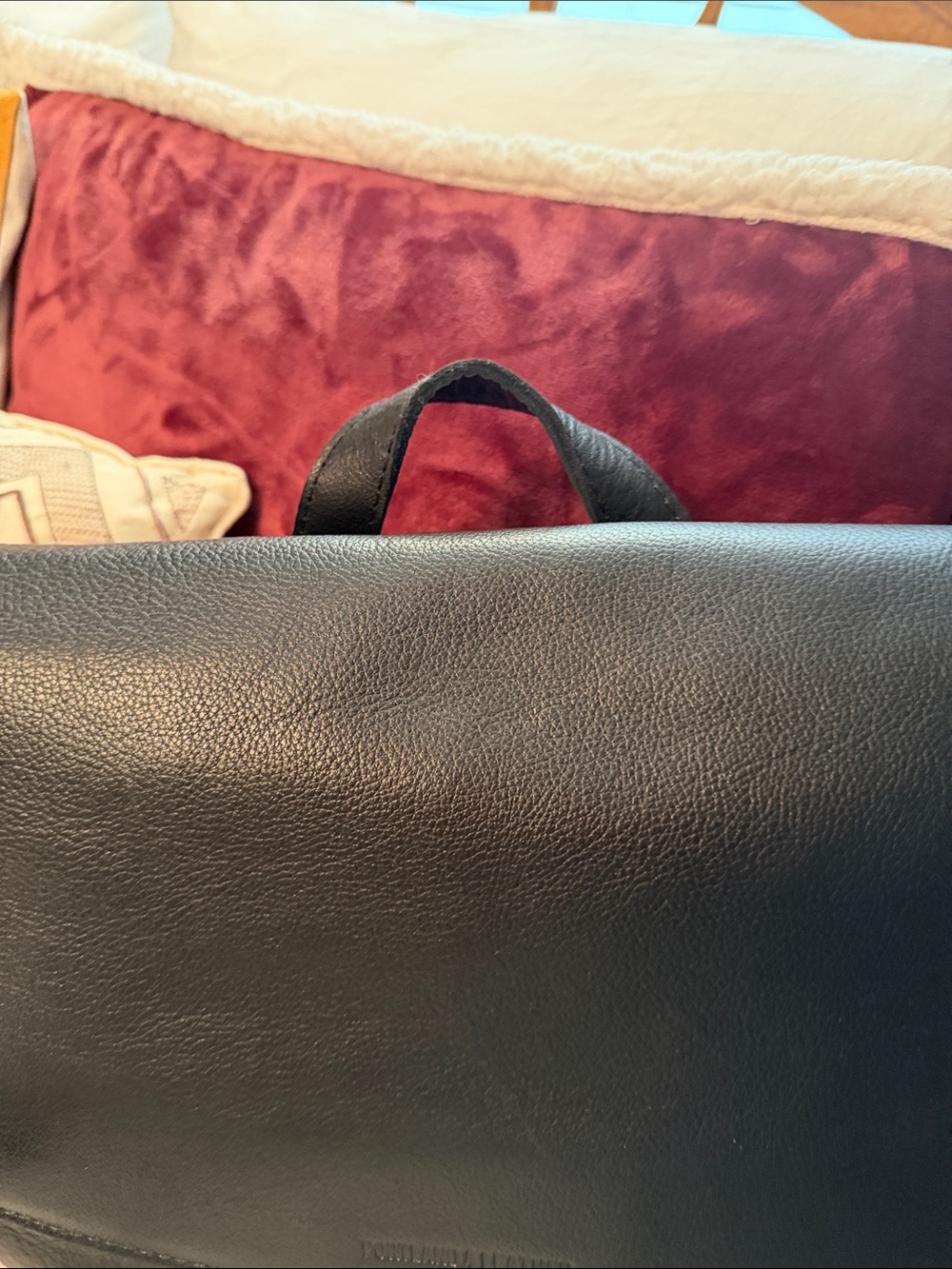 Portland Leather Black Pebble Grain Leather Messenger Bag with Adjustable Strap - Picture 5 of 16